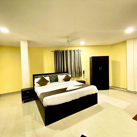 Hotel Sky Park Shamshabad Extérieur photo