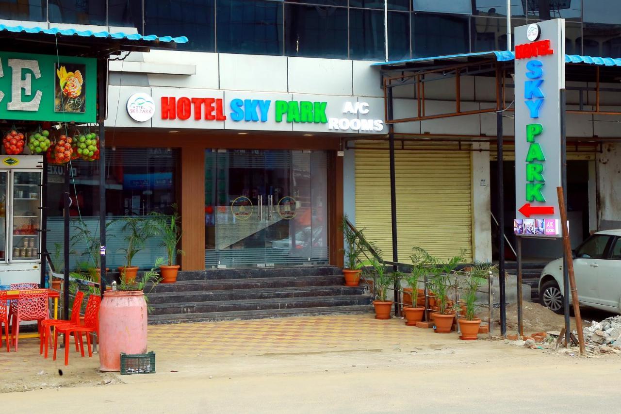 Hotel Sky Park Shamshabad Extérieur photo