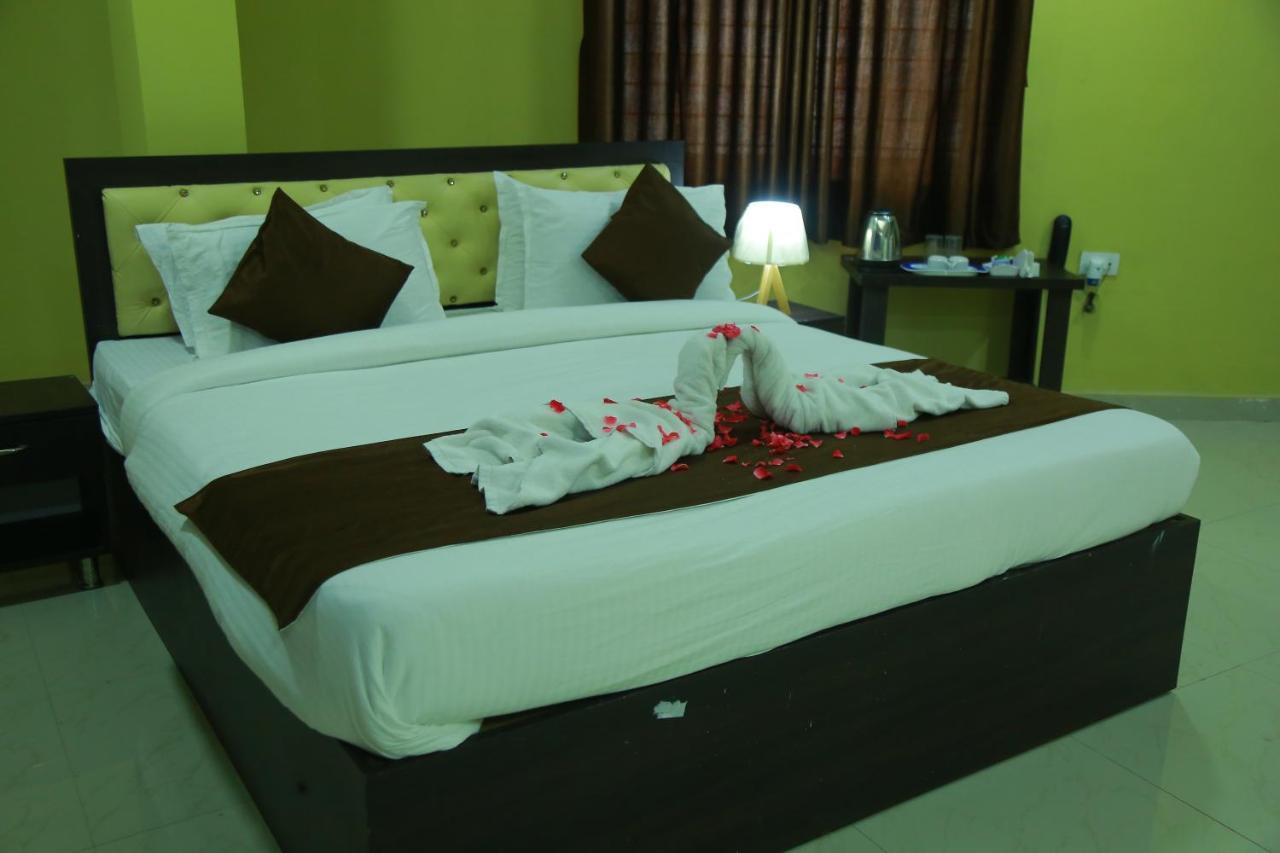 Hotel Sky Park Shamshabad Extérieur photo