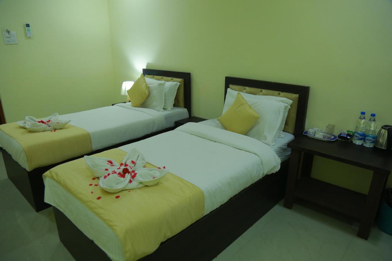 Hotel Sky Park Shamshabad Extérieur photo