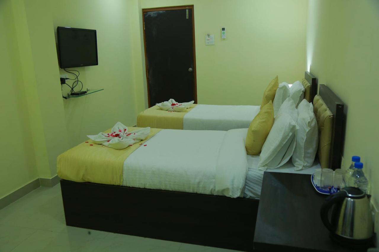 Hotel Sky Park Shamshabad Extérieur photo