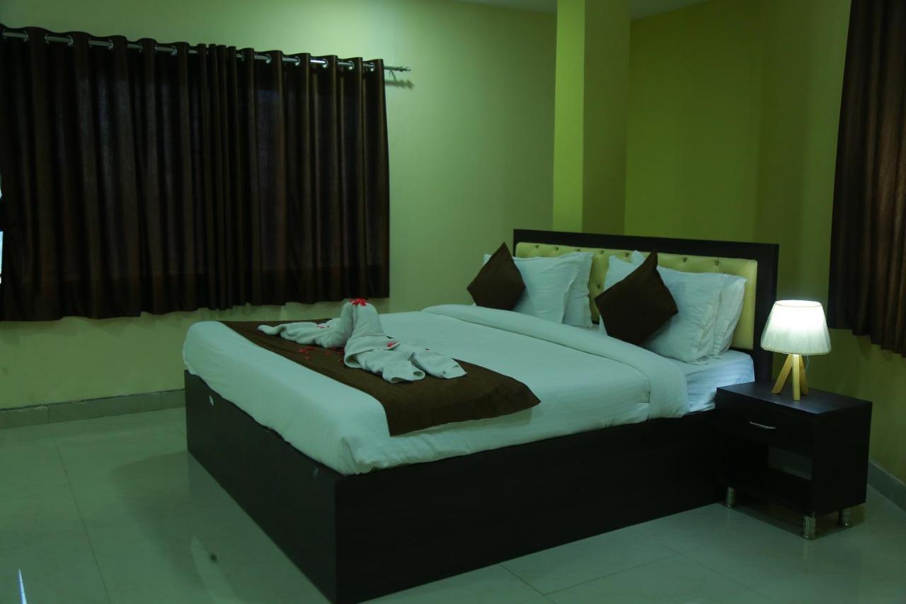 Hotel Sky Park Shamshabad Extérieur photo