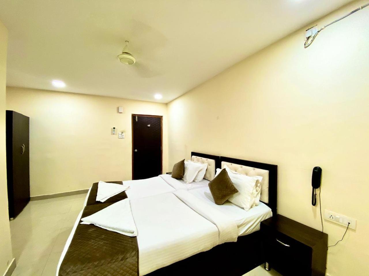 Hotel Sky Park Shamshabad Extérieur photo