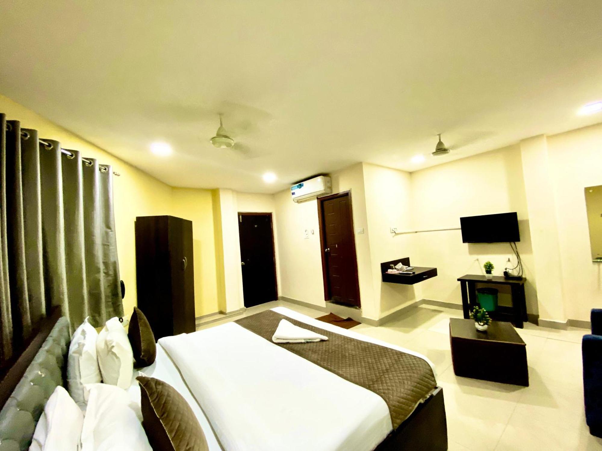 Hotel Sky Park Shamshabad Extérieur photo