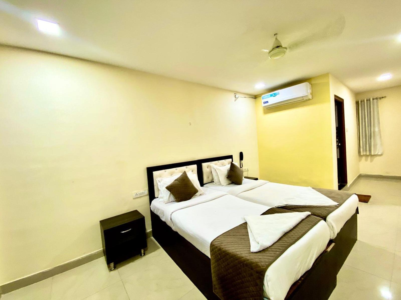 Hotel Sky Park Shamshabad Extérieur photo