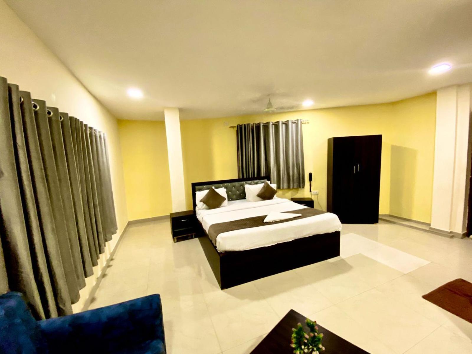Hotel Sky Park Shamshabad Extérieur photo