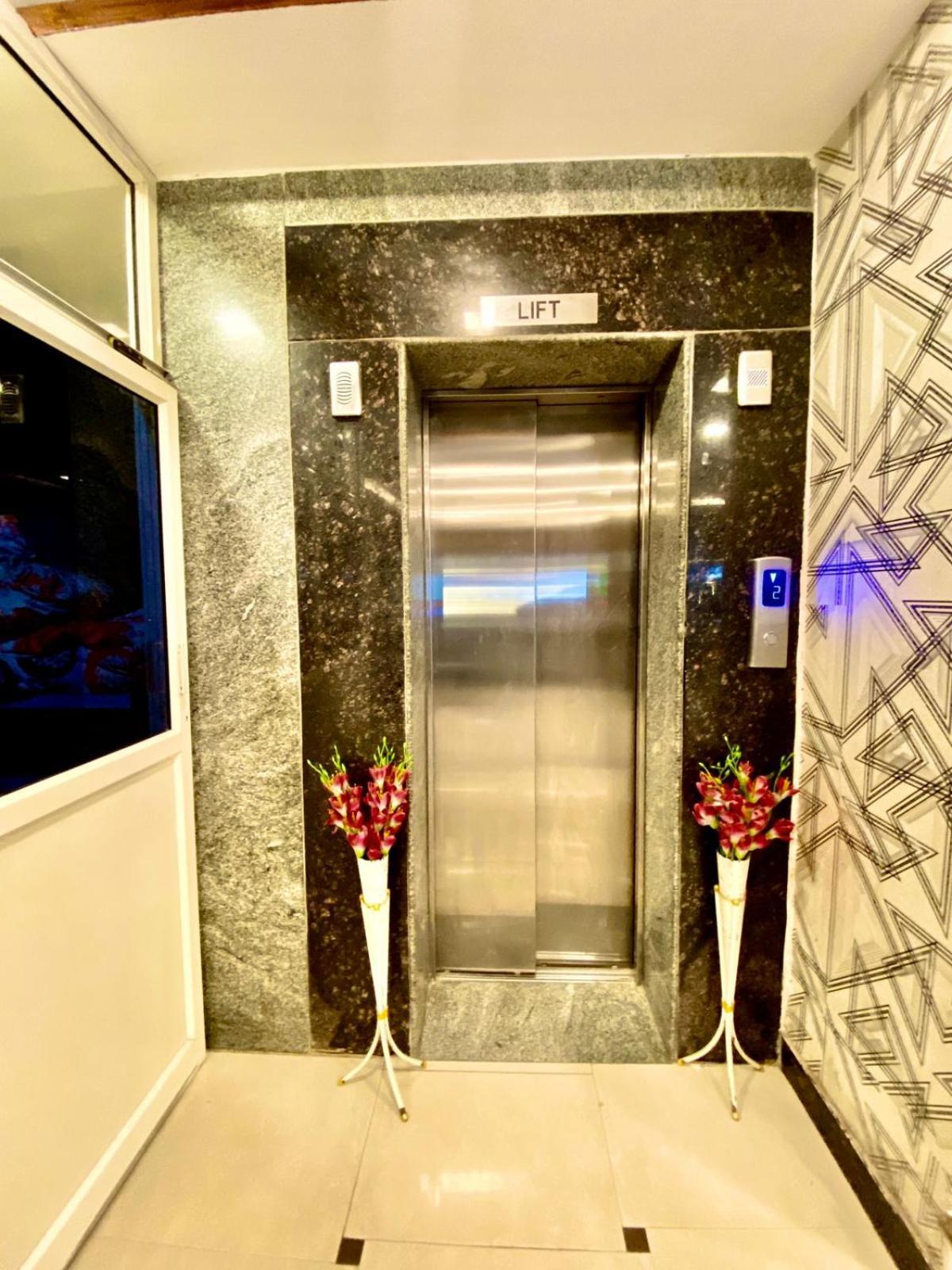 Hotel Sky Park Shamshabad Extérieur photo