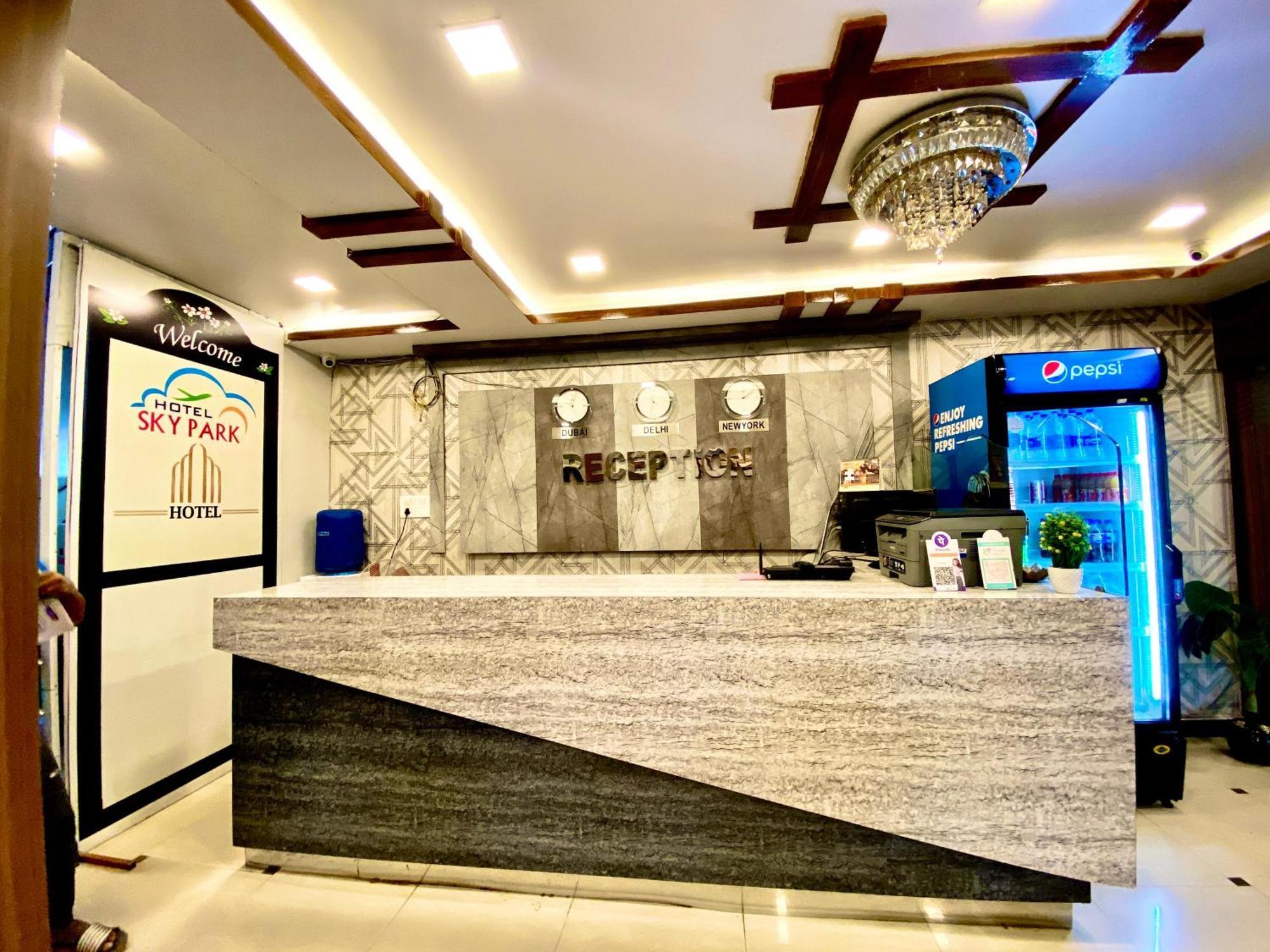 Hotel Sky Park Shamshabad Extérieur photo