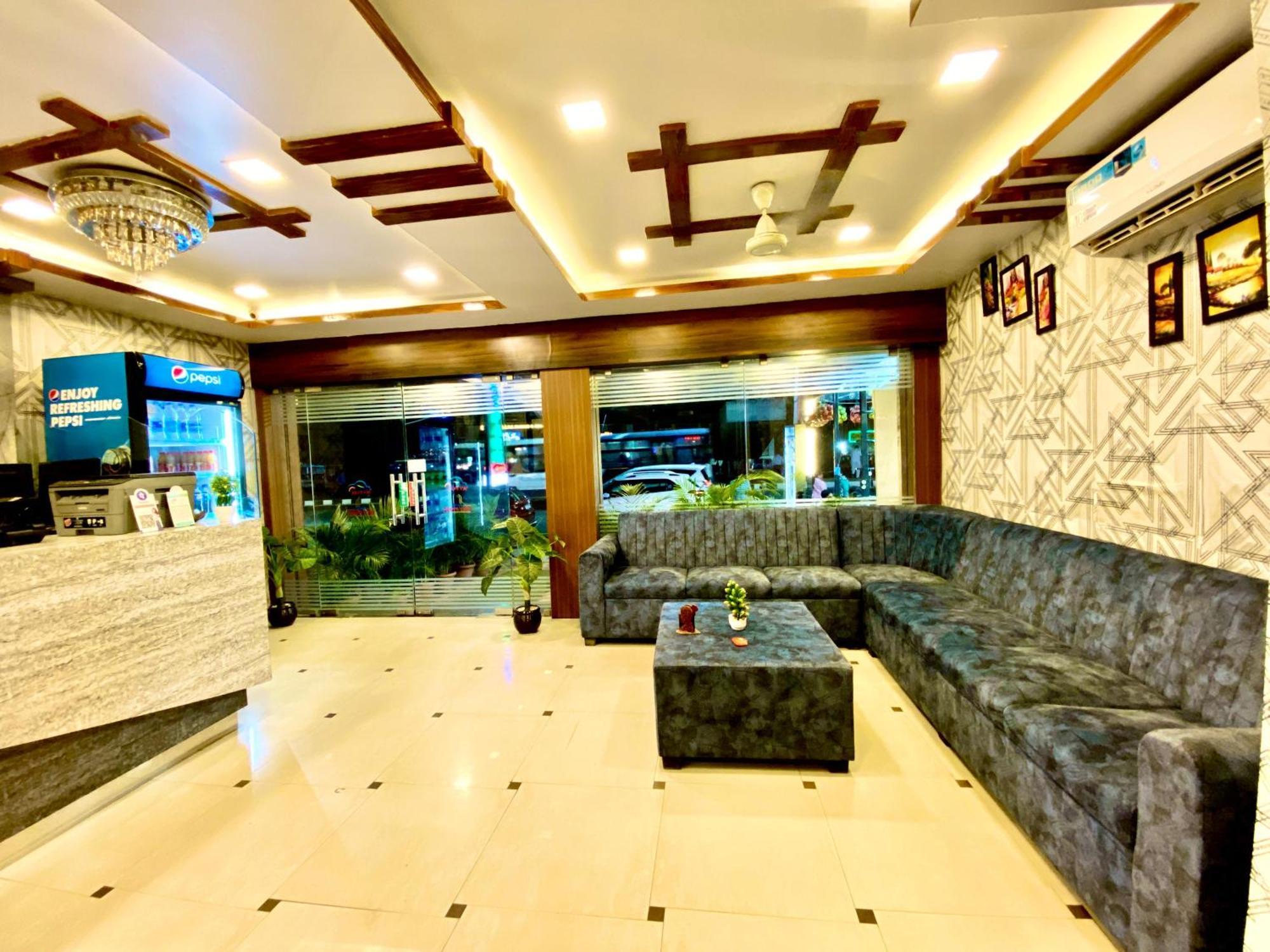 Hotel Sky Park Shamshabad Extérieur photo